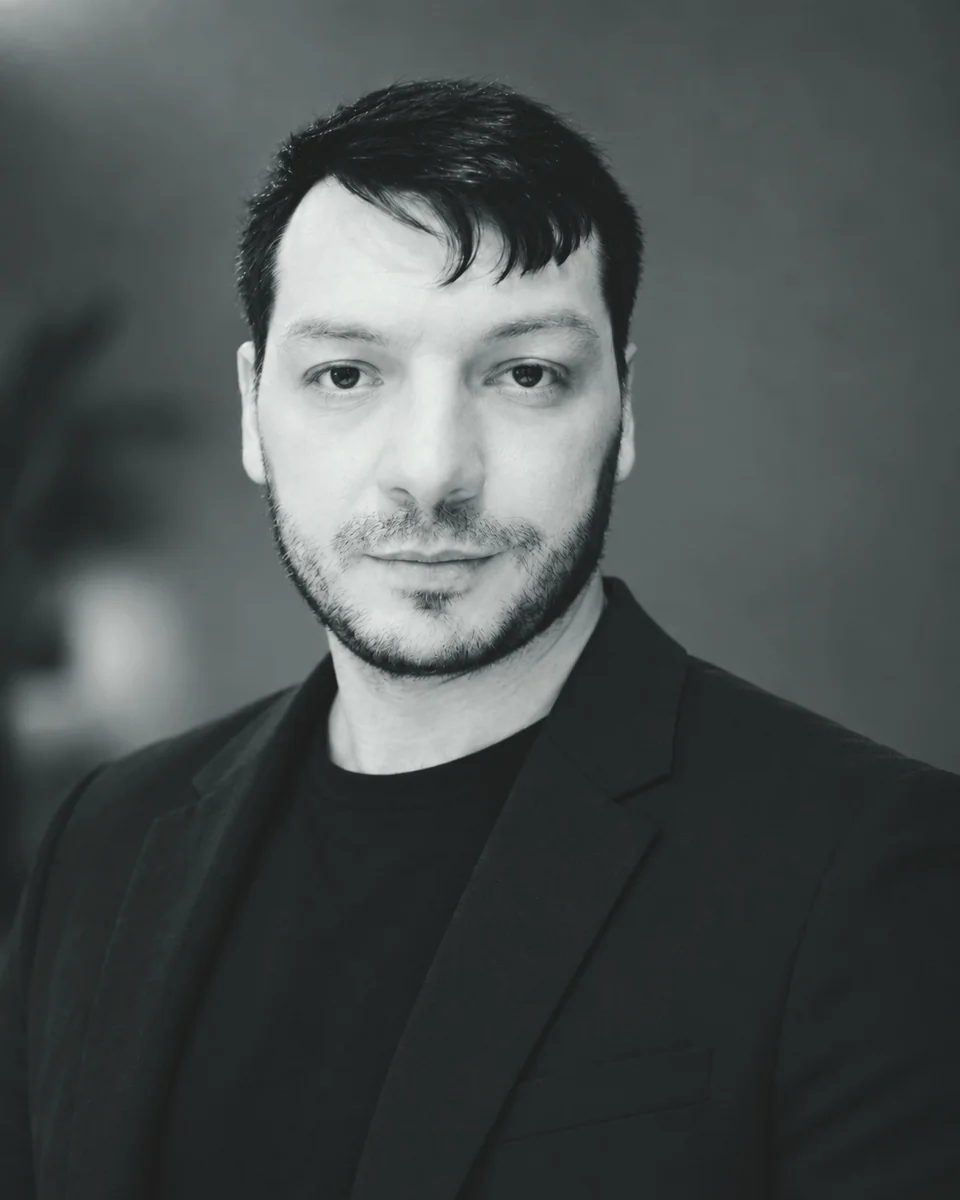 Portrait of Ruslan Safi, Founding Director of KANTARIGAN MC GROUP LTD
